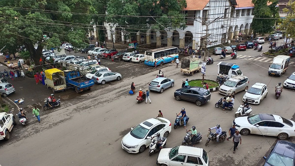 The heart of the city is besieged with the problem of heavy traffic for which no solution has been found.