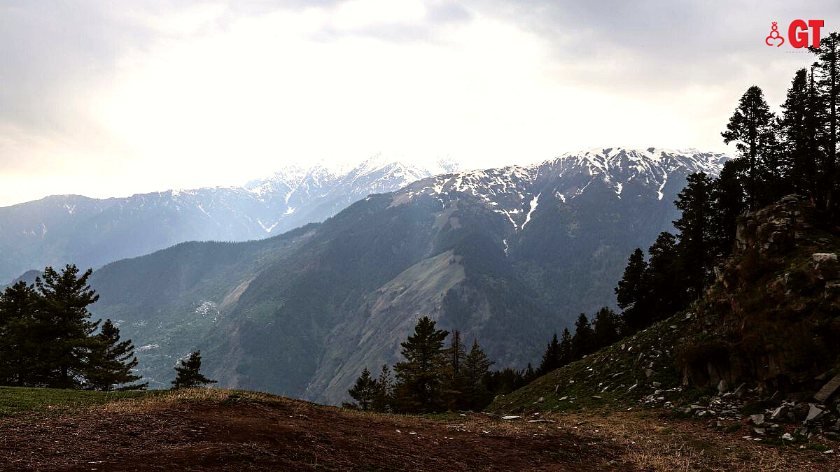 The picturesque mountains call out to photographers and adventure lovers.