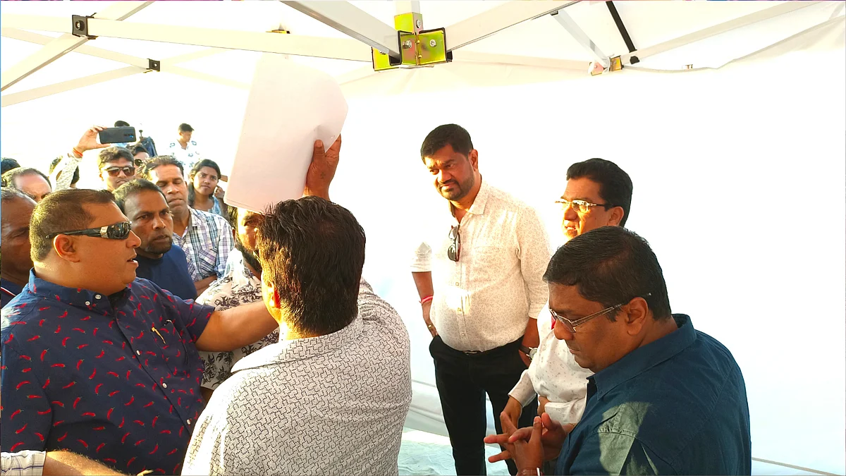 High voltage drama was witnessed by the onlookers at Mobor beach between the Tourism officers and watersports operators.