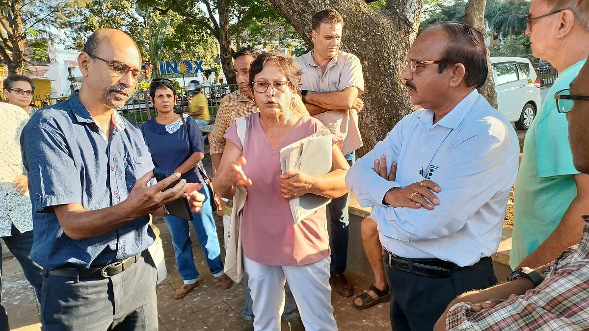 Former CCP councillor Patricia Pinto makes a point before Chief General Manager of Smart City Vijaykumar (standing right).