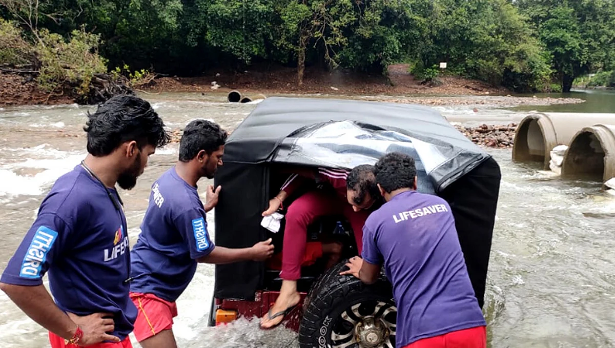 Five Delhi tourists escape drowning in Dhudhsagar