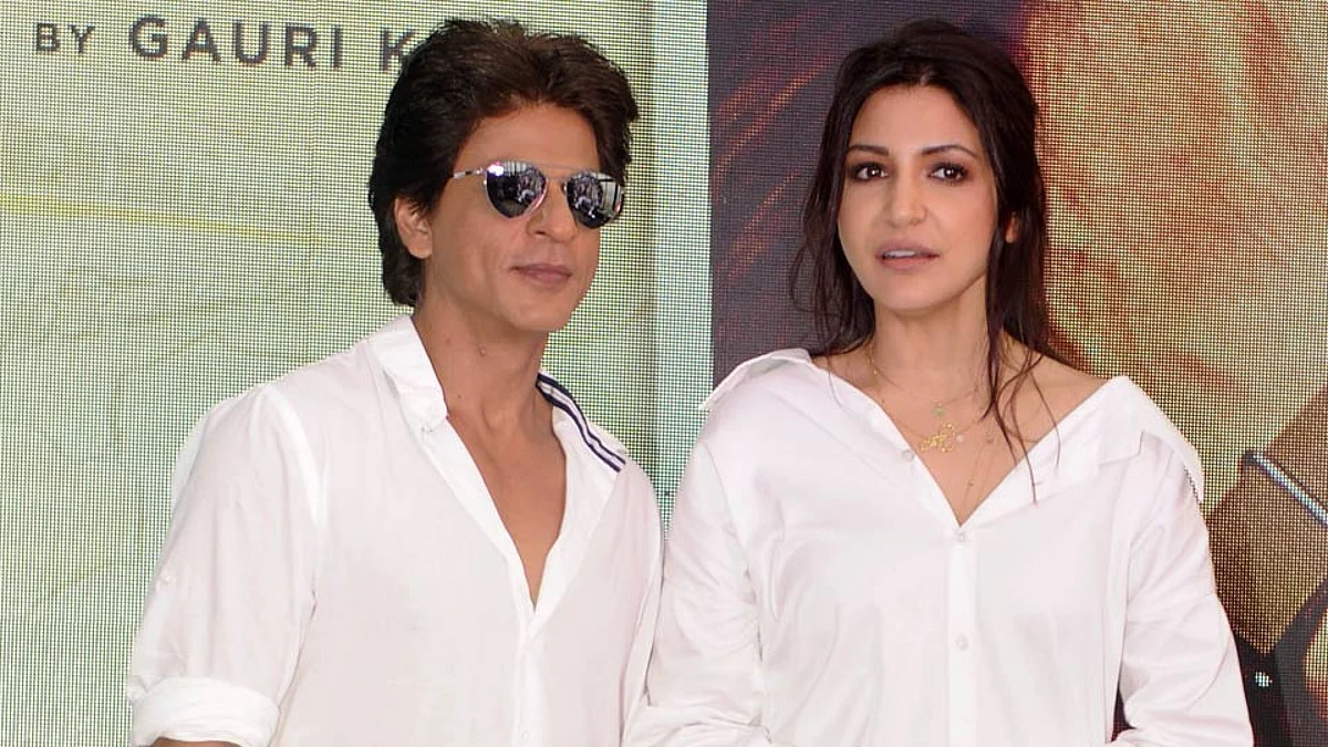 Shah Rukh can romance a mike too, says Anushka