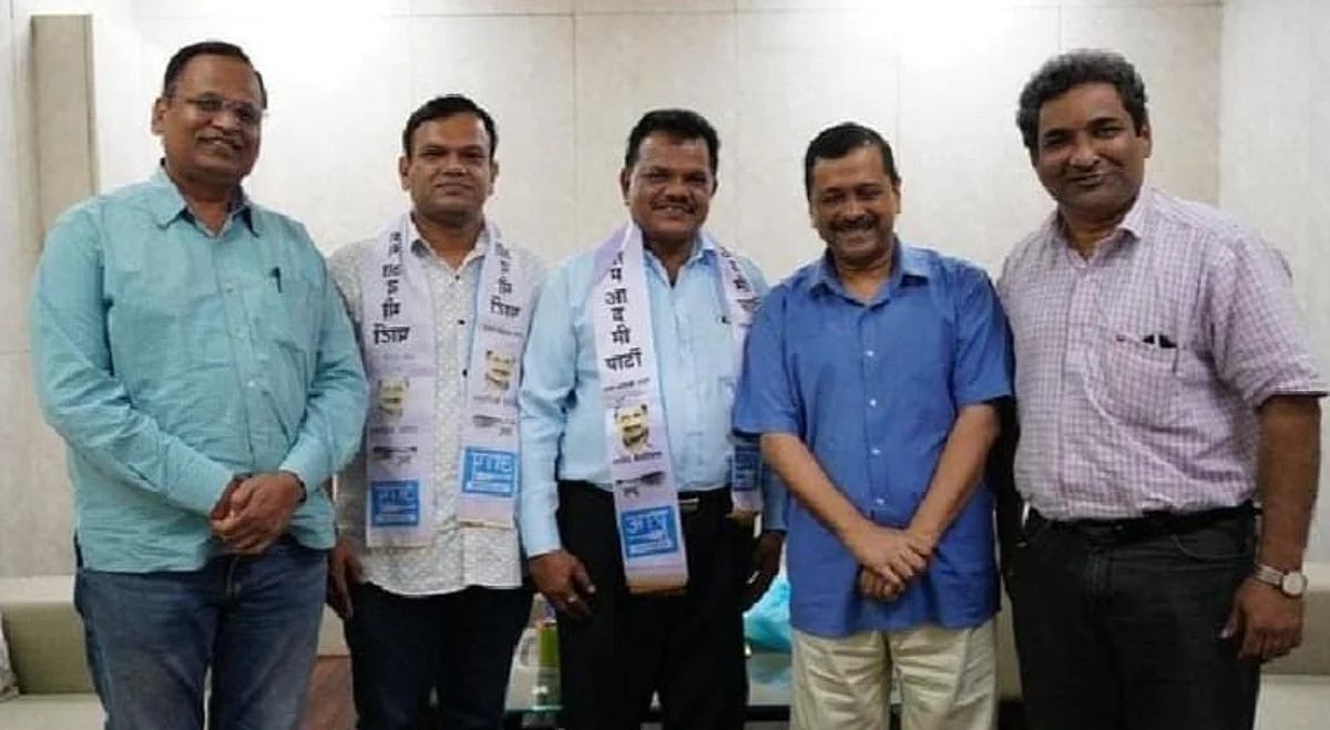 Ex-BJP MLA Mahadev Naik joins AAP