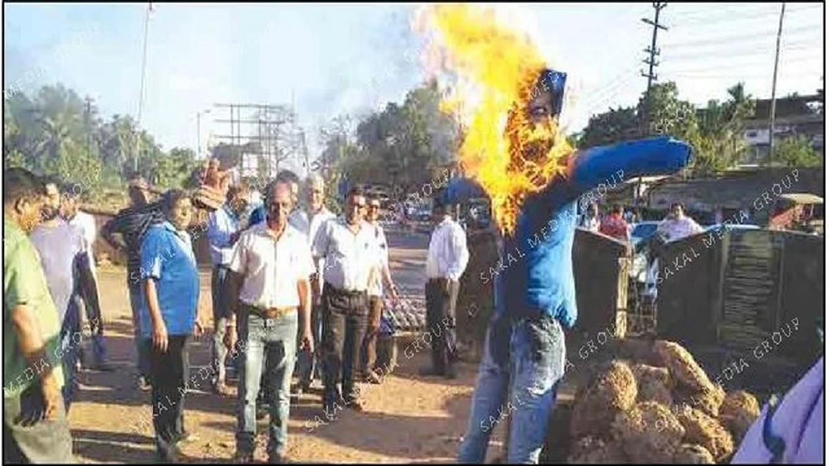 BJP activists burn effigy of MLA Rohan Khaunte