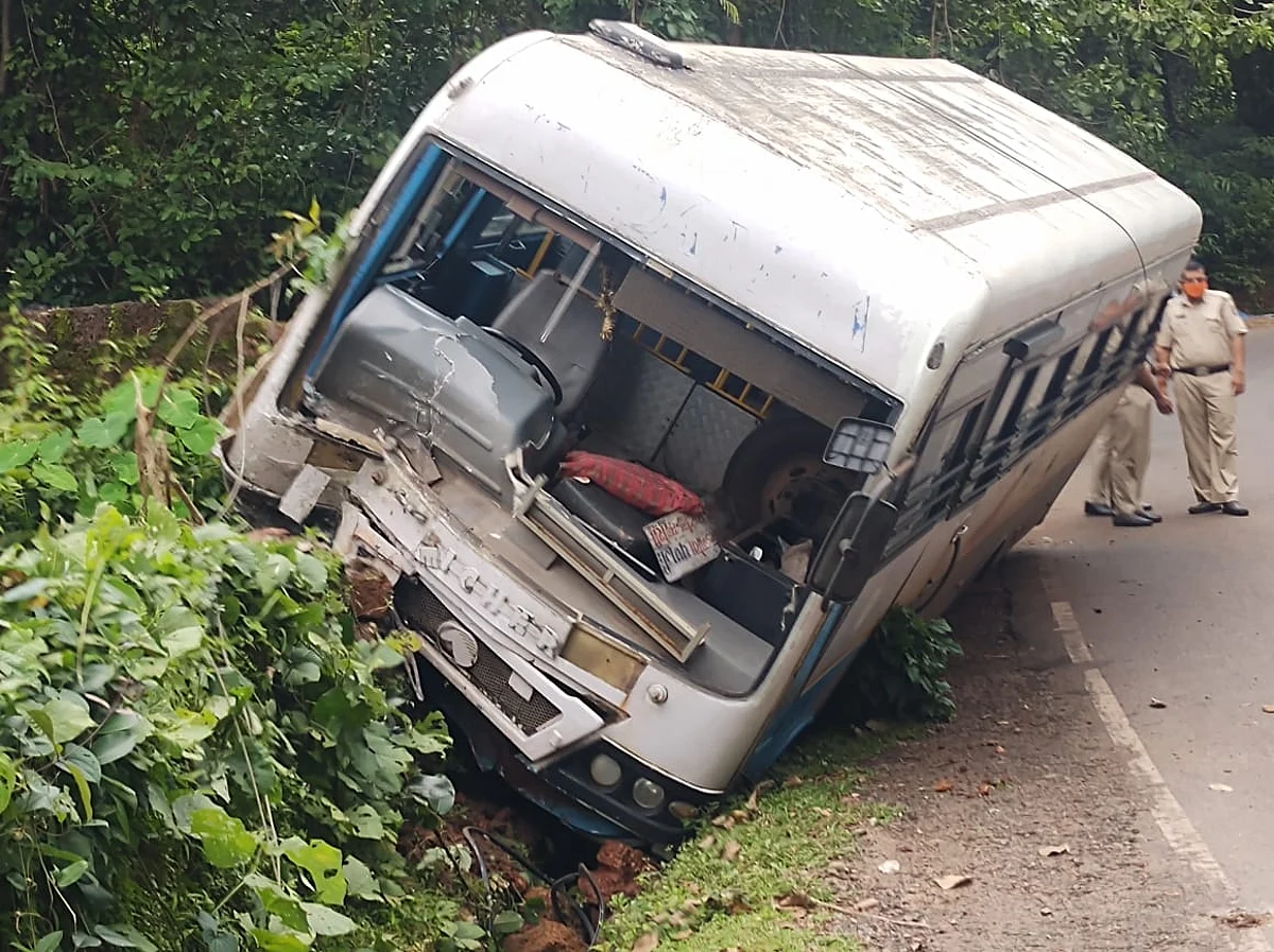 Several injured as bus swerves off road in Goa