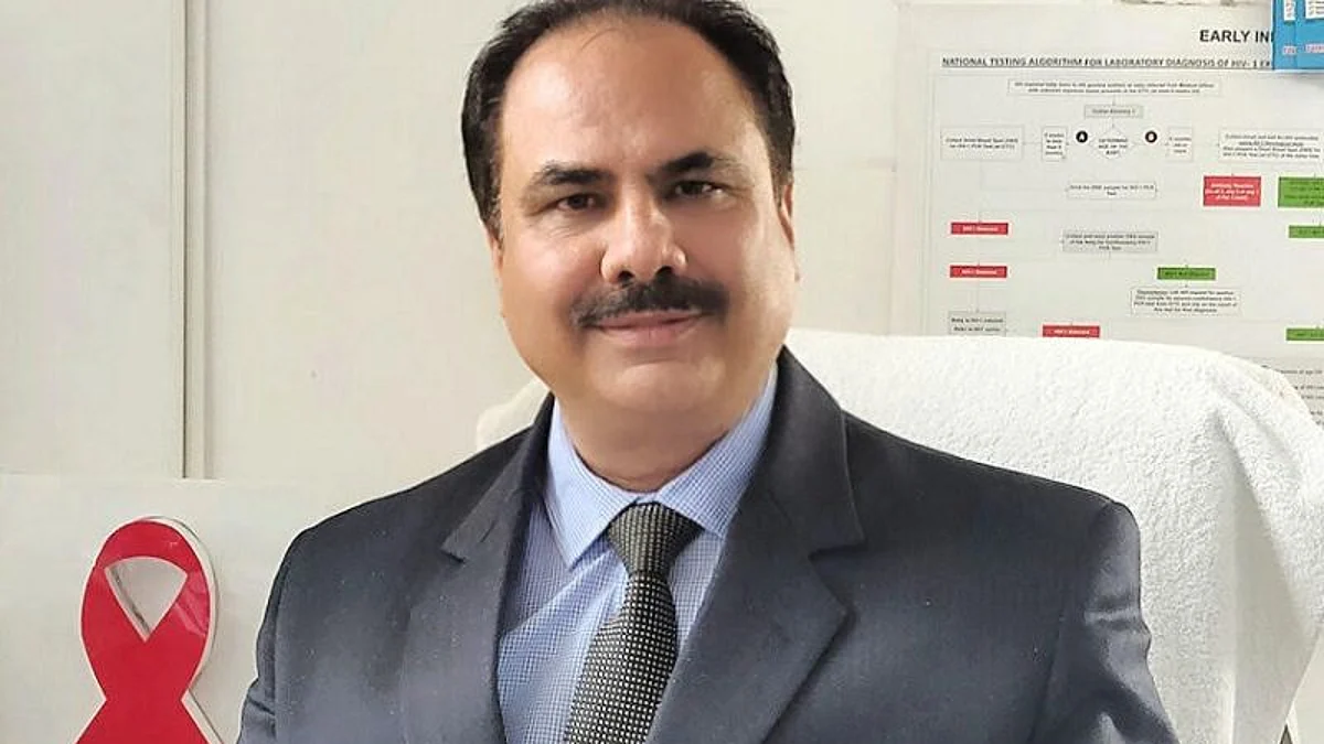 Director Health asks Srinagar airport officials to follow fresh guidelines