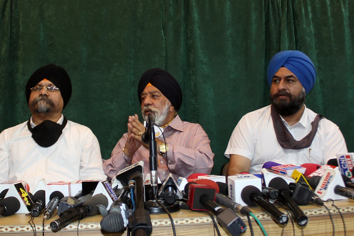 Sikh community members thank Muslim leaders for standing with them