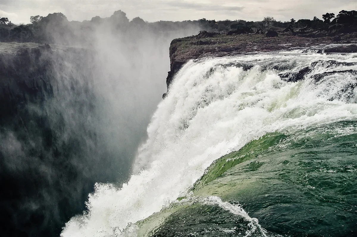 Youth ends life by jumping into Aharbal waterfall in Kulgam