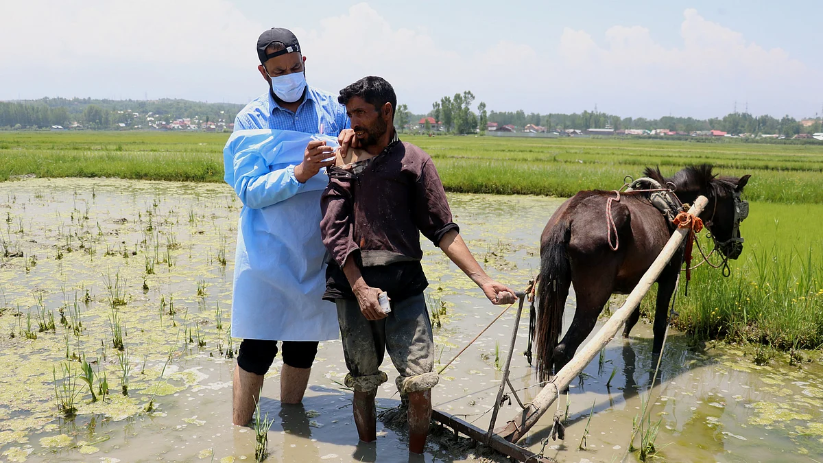 COVID-19: Anantnag first Kashmir district to vaccinate 100% eligible population