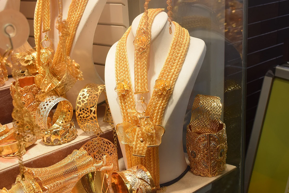 Gold declines Rs 464; silver cracks Rs 723