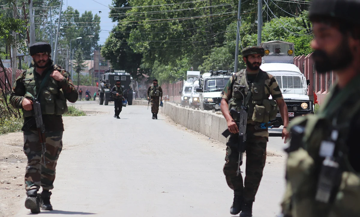 2 cops, 2 civilians killed in Sopore shootout