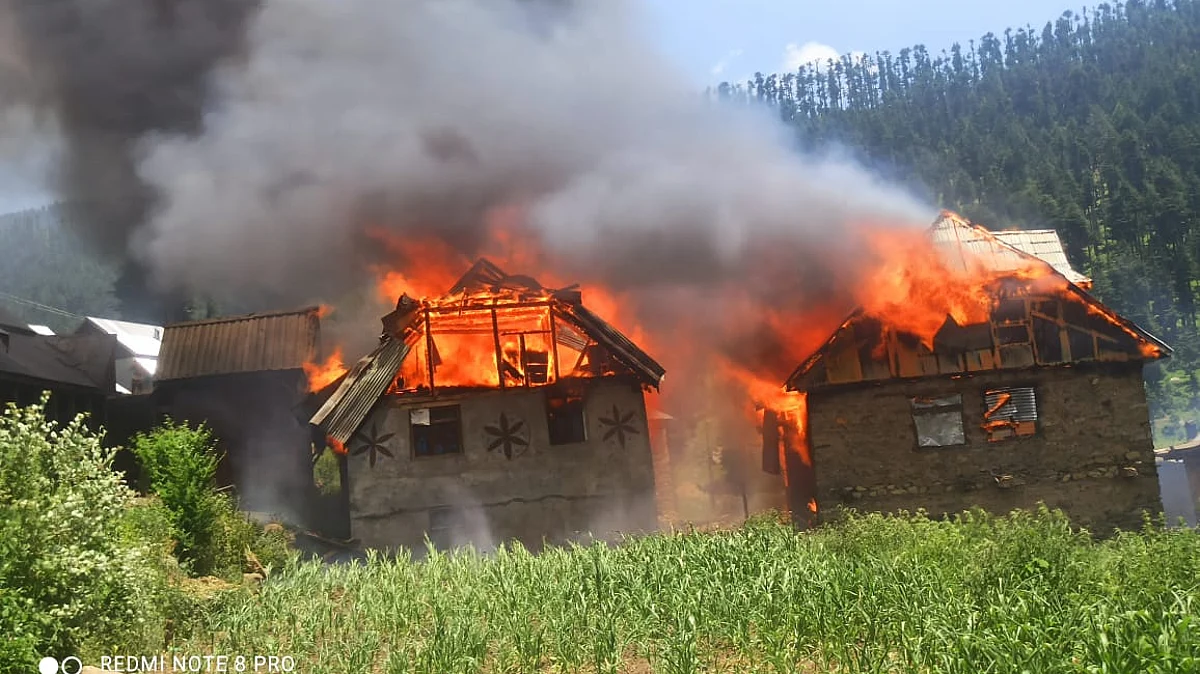 12 houses gutted in fire in Ramban village