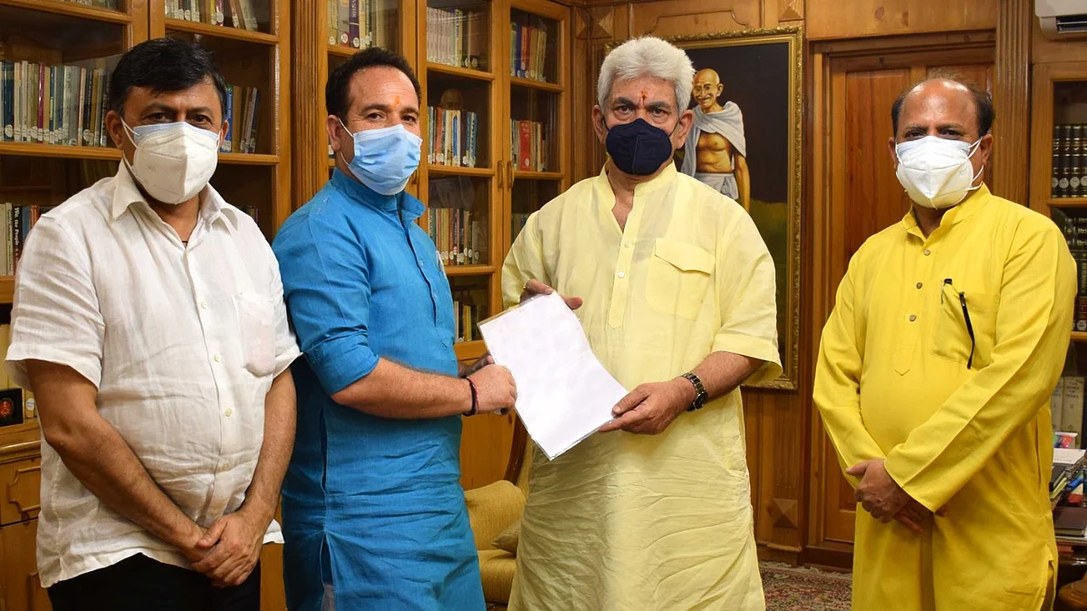 Former Ministers; VC CU Srinagar, Social Activist call on LG Sinha