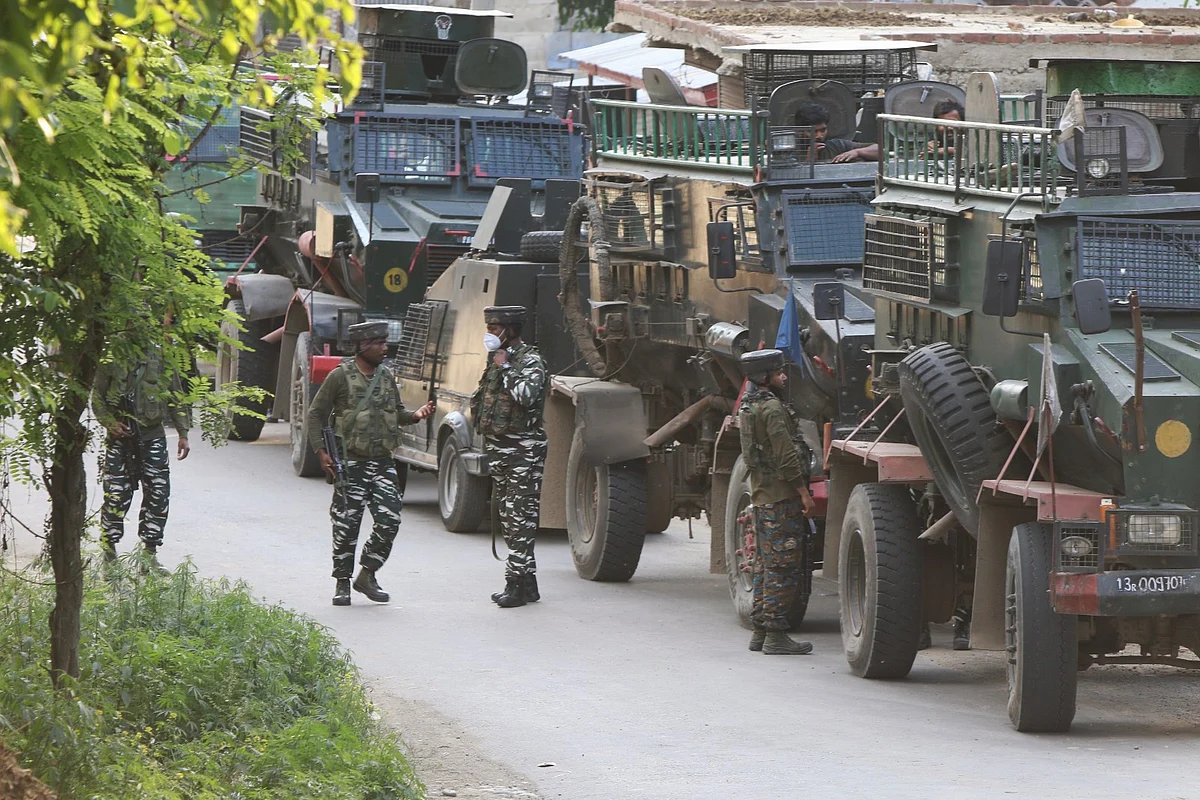 Gunfight breaks out in south Kashmir's Shopian