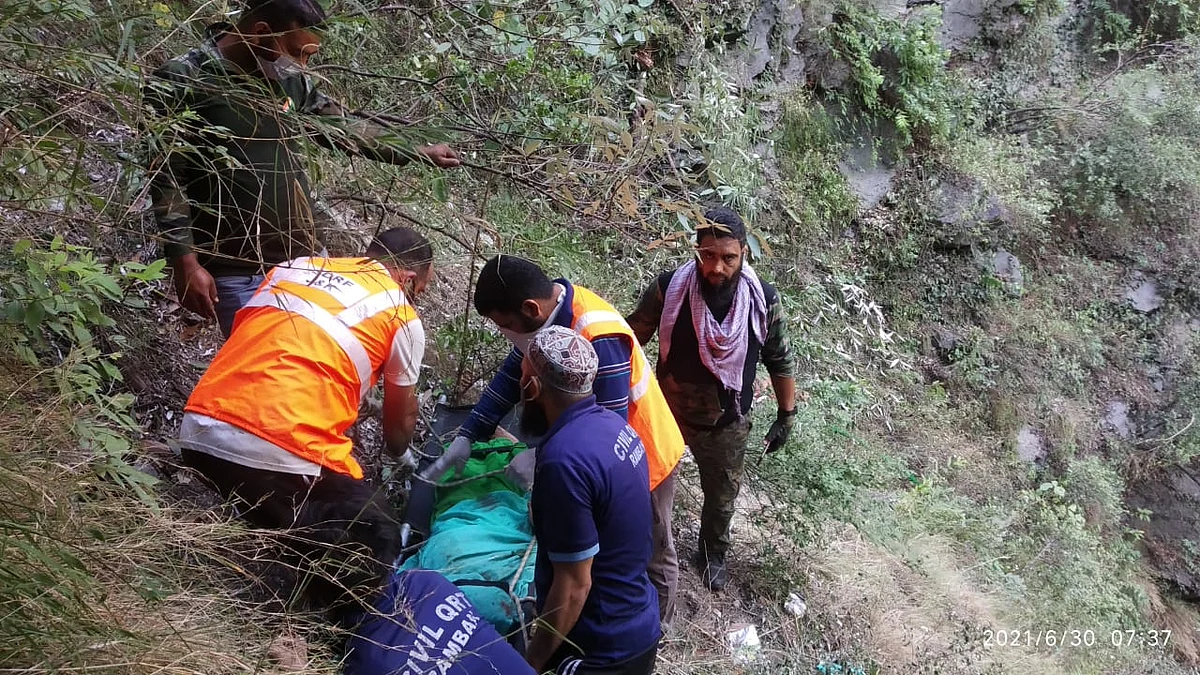 Four killed, as many injured in road accident on Srinagar-Jammu highway in Ramban