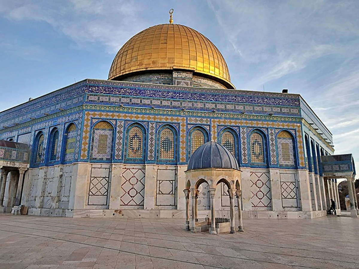 Clashes erupt at Jerusalem holy site, 67 Palestinians hurt