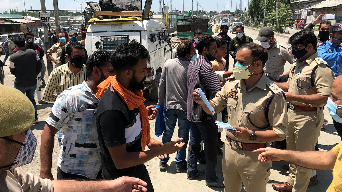 Over 3,500 fined for violating COVID-19 guidelines in Kashmir in last 24 hrs