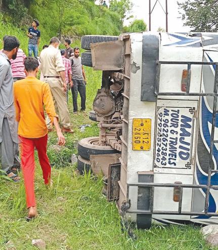 5 injured in Poonch accident