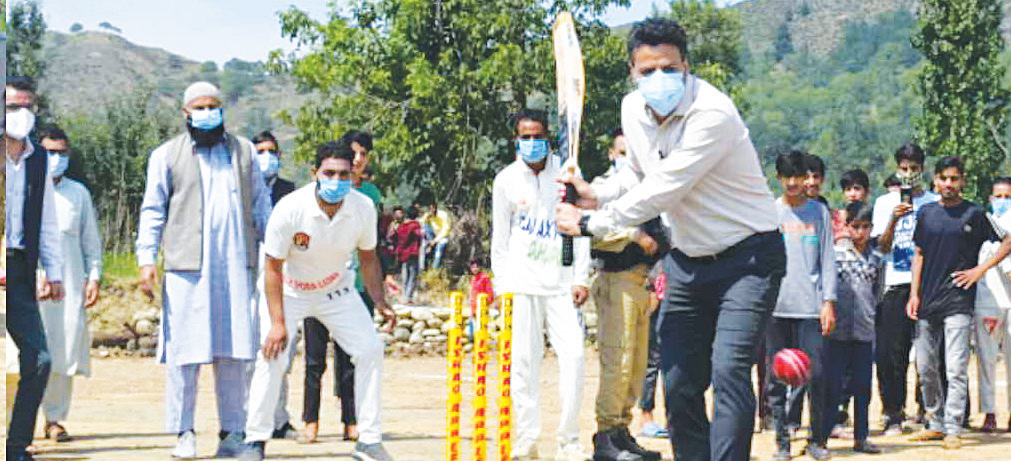 DDC Kulgam inaugurates playfield at D H Pora
