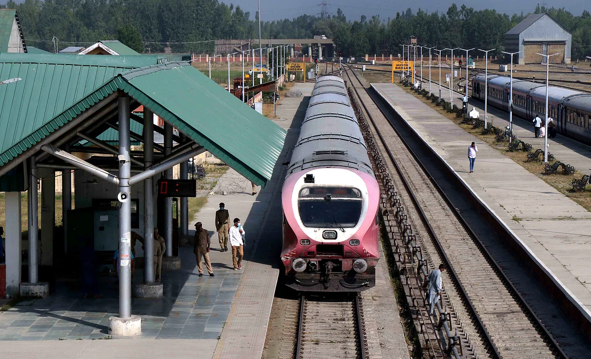 Elderly man crushed to death by train in south Kashmir's Qazigund