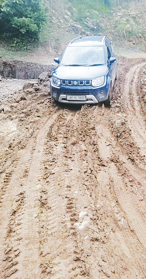 PRIs irked over pathetic condition of Khawas road