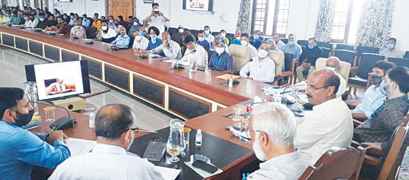 Director Agriculture reviews status of CSSs, FOS at Anantnag
