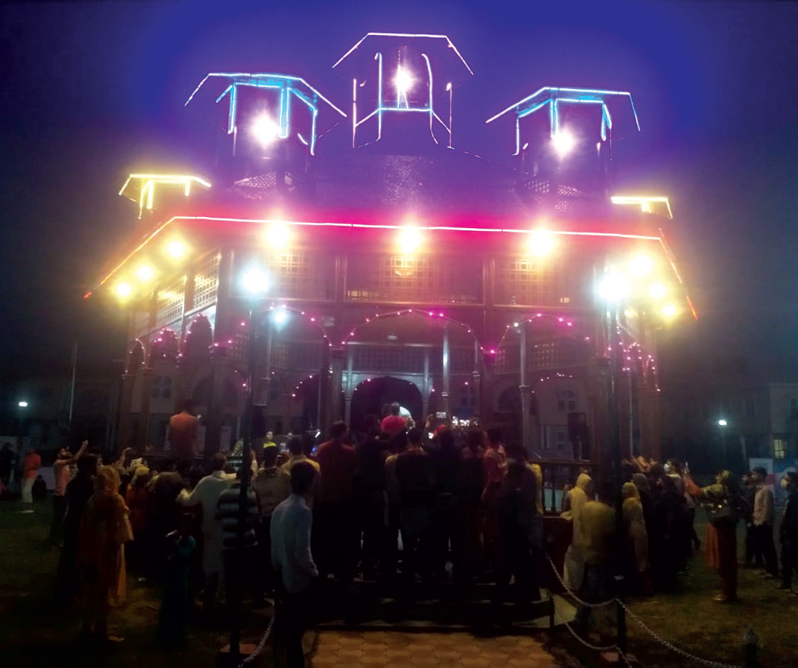Kashmir Haat turns centre of attraction in Srinagar