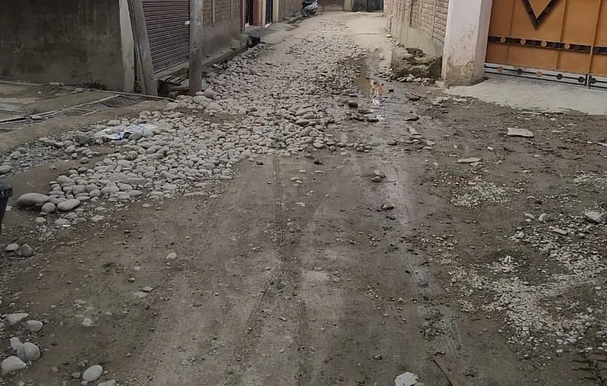 Dilapidated roads in Srinagar irk commuters