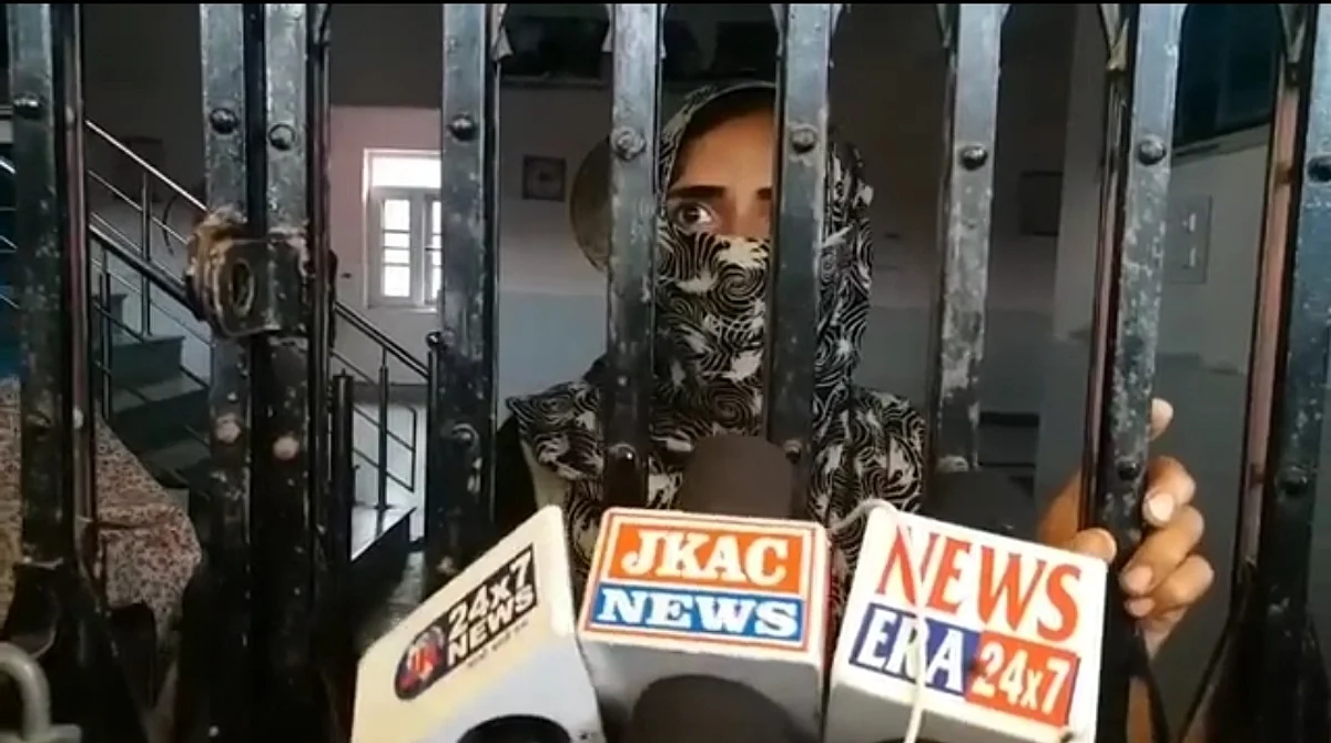 Expecting mother put on IV stuck inside health center in Bandipora after staff lock up and leave