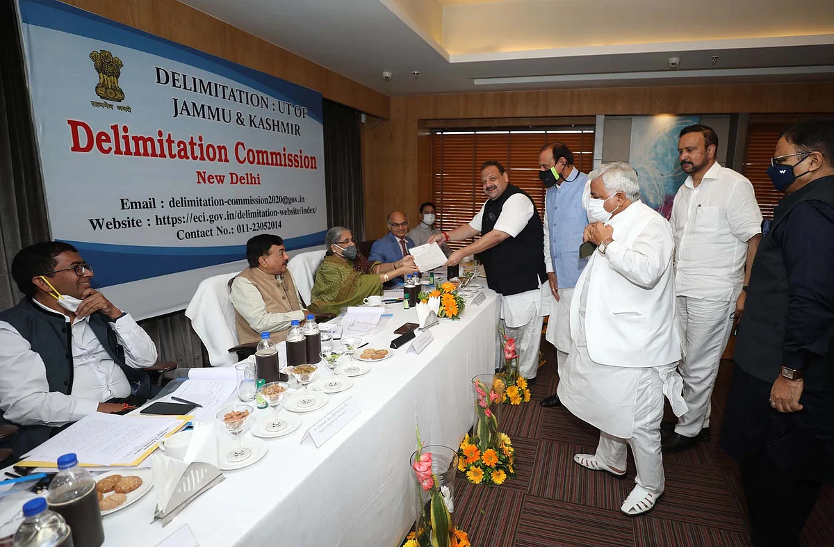 'J&K at the cross roads of history': NC delegation presents memorandum to Delimitation Commission in Jammu