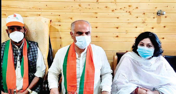 BJP General Secretary gives ‘election tips’ to workers in Bandipora