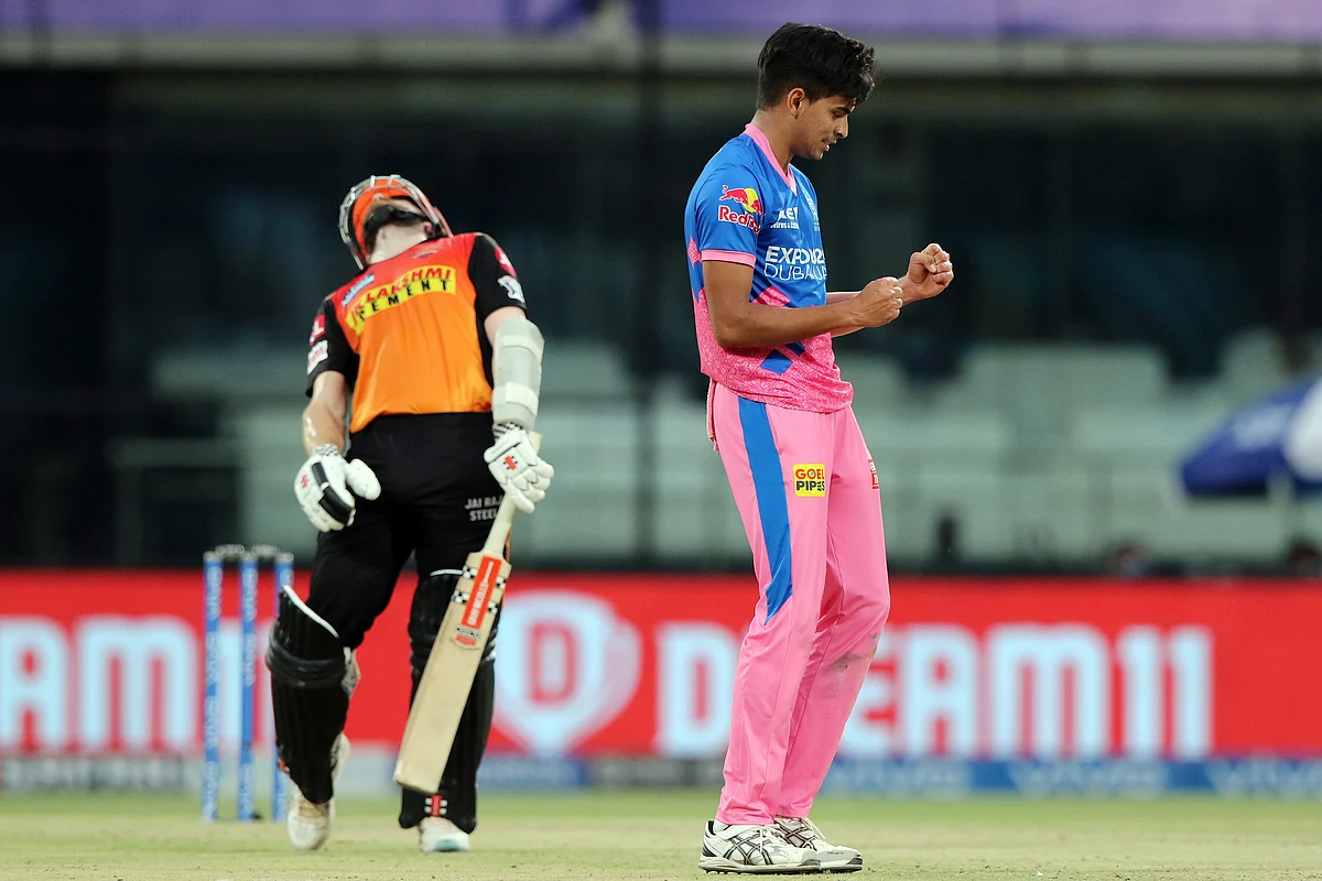 IPL 2021: First batch of Delhi Capitals players arrive in UAE