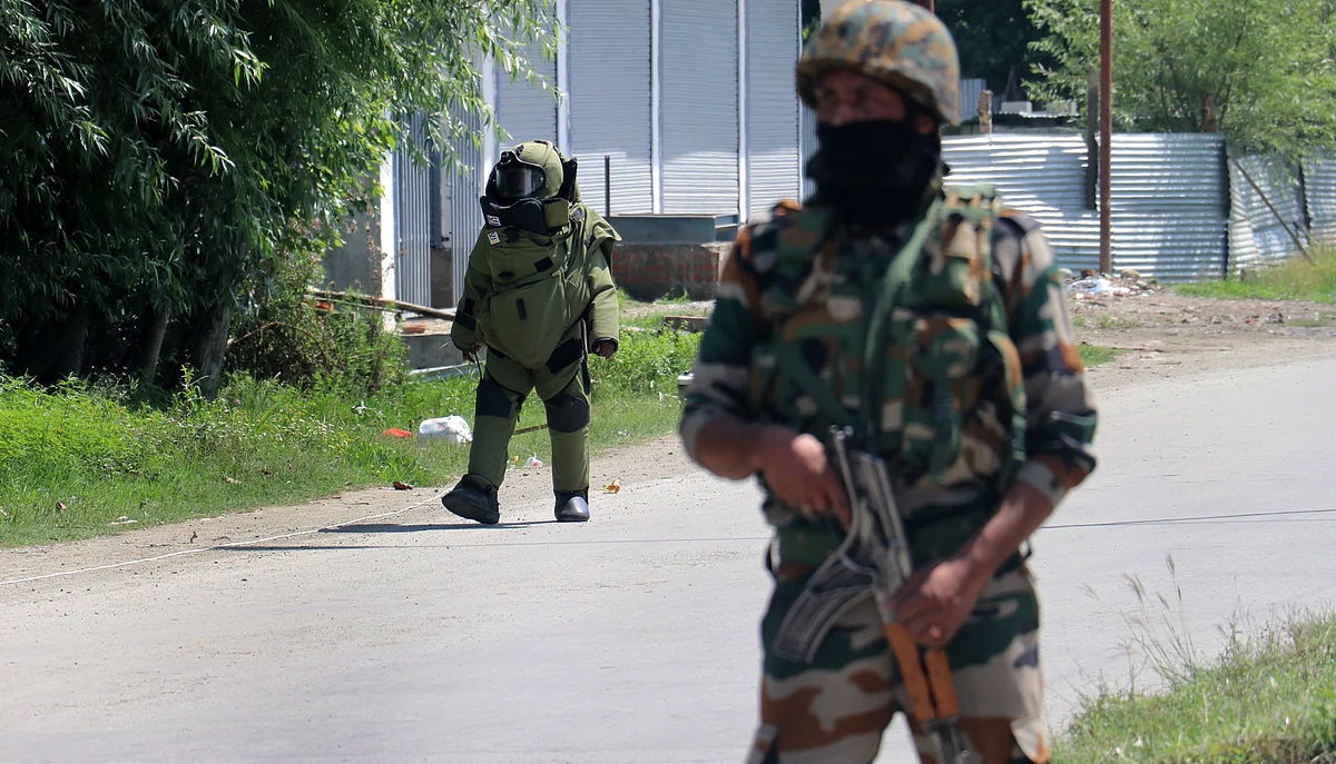 Two arrested after IED found in south Kashmir's Pulwama
