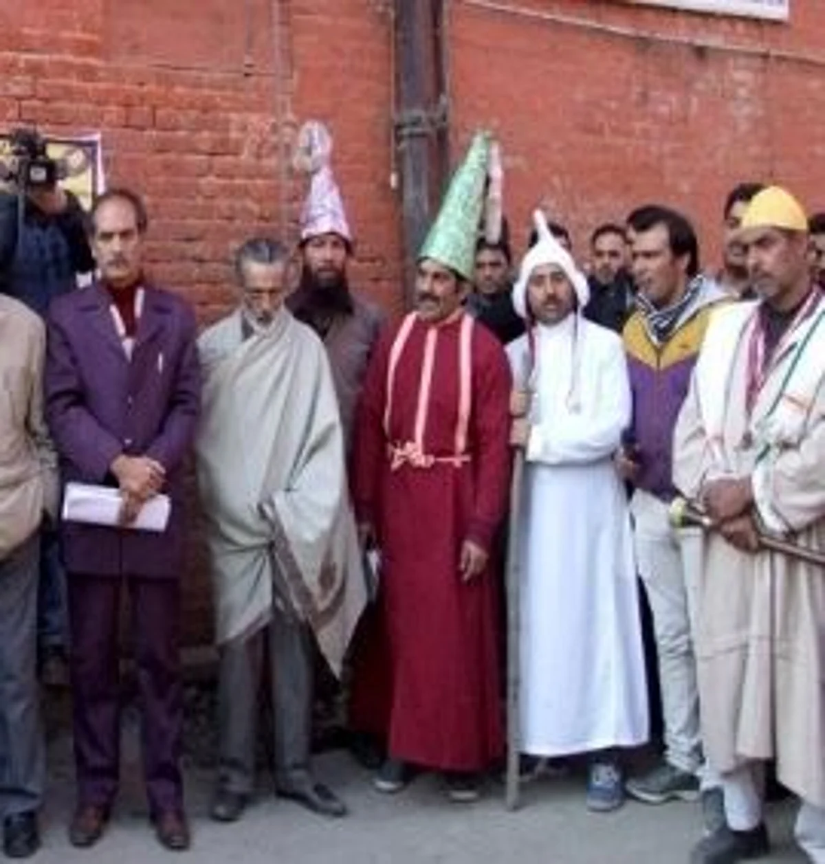 Govt seeks details of employees working as artists in DD Kashmir, AIR Kashmir