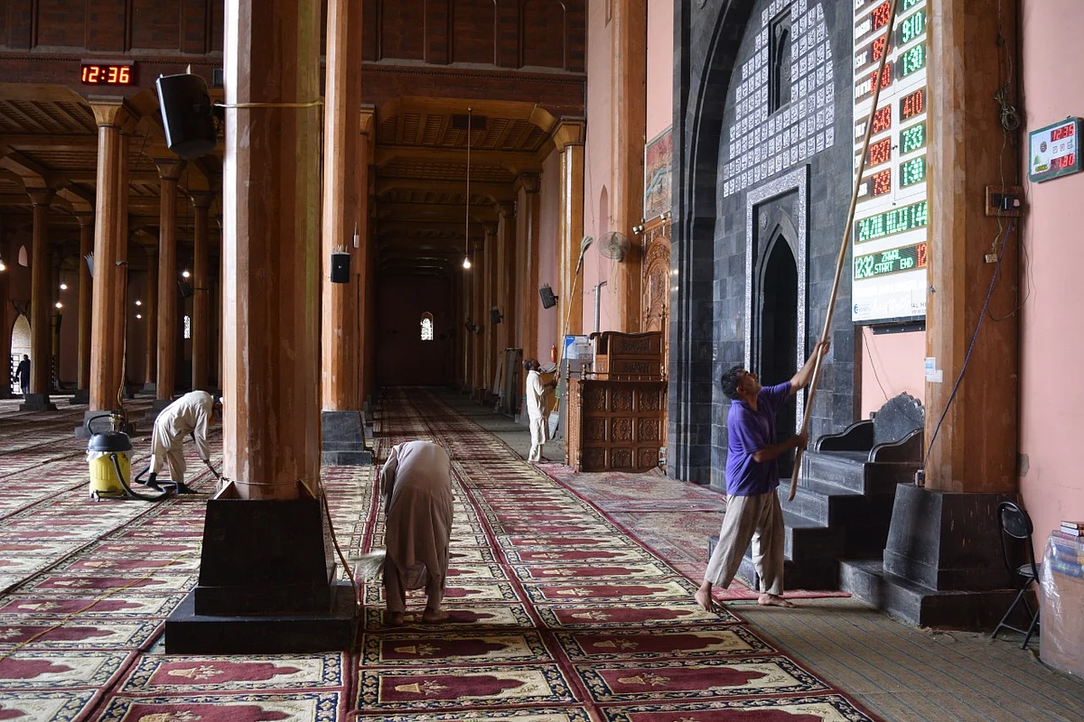 Open Jamia Masjid, Hazratbal for Friday prayers: Mehbooba Mufti