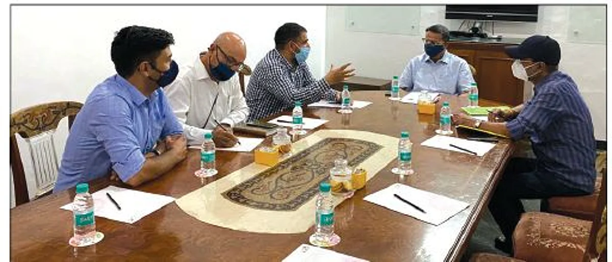 As per the statement issued here, delegation discussed various issues regarding labour, textile and skill development sectors in J&K