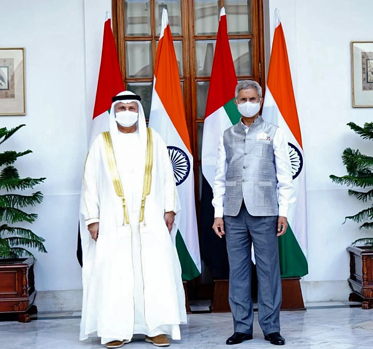 Foreign minister holds talks with UAE president's advisor