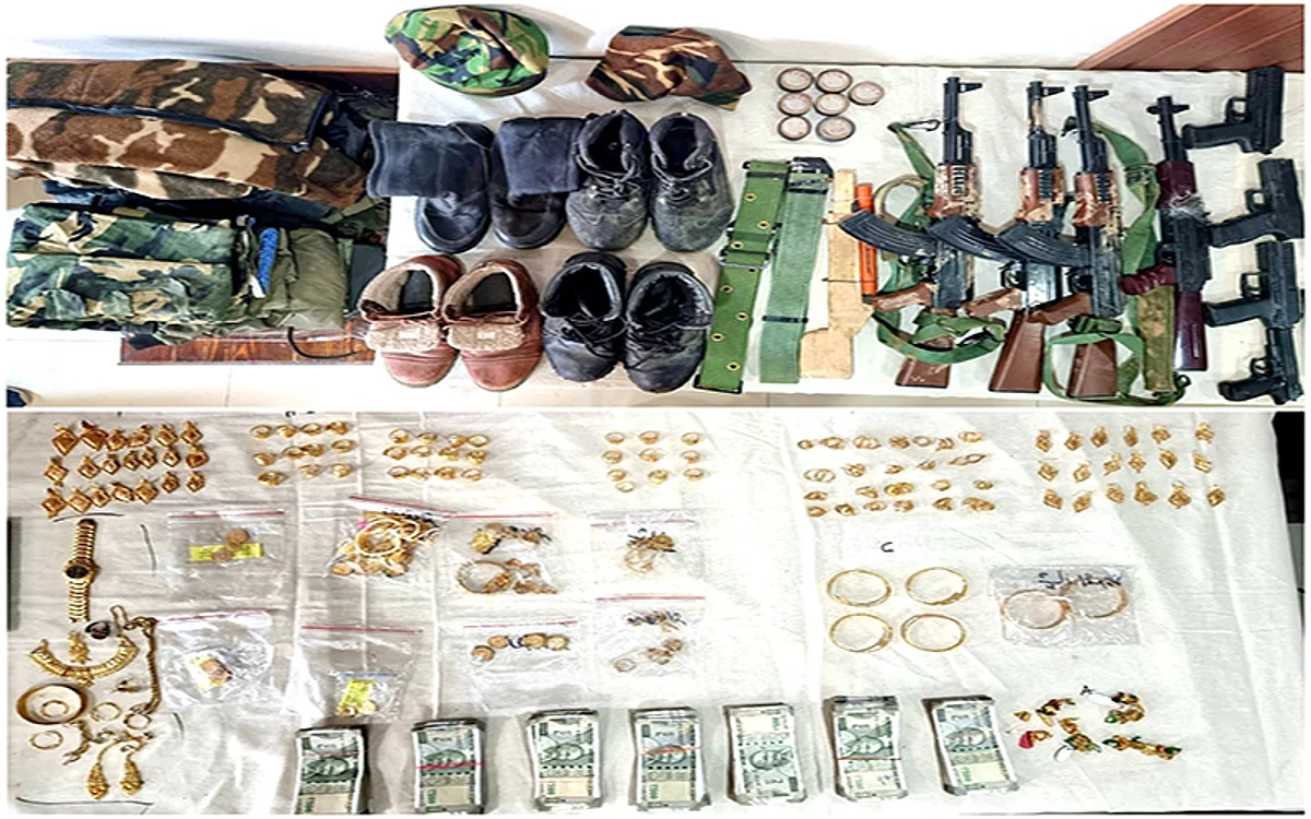 Burglary, extortion gang busted in Srinagar | 10 arrested, gold worth Rs 22 lakhs, combat dresses, dummy weapons, cash recovered