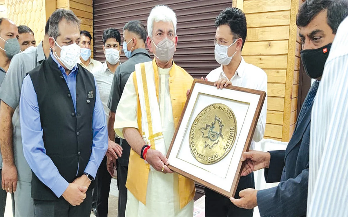 LG unveils logo of Handicraft & Handloom Department