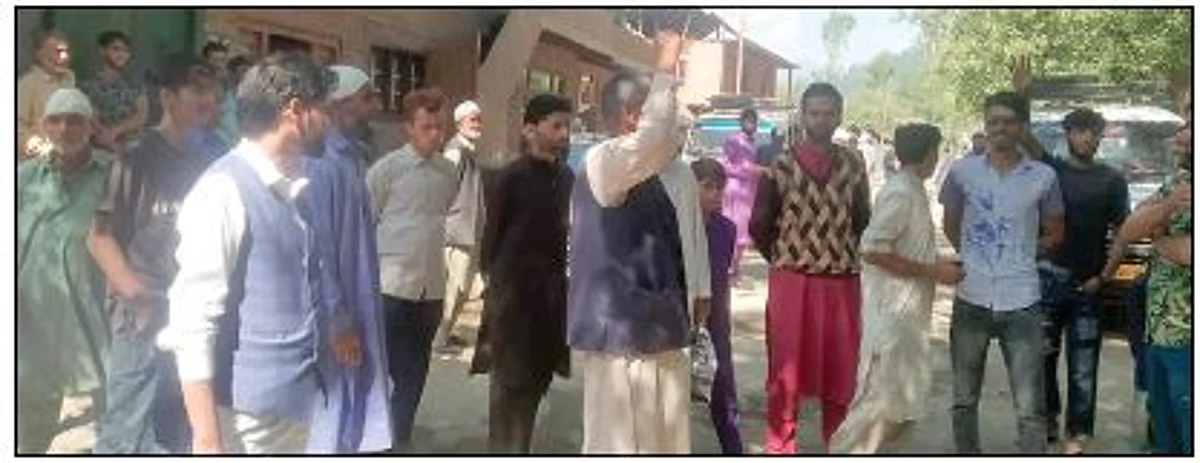 A group of residents staged a protest on Zachaldara-Satkoji road, bringing traffic to a halt.