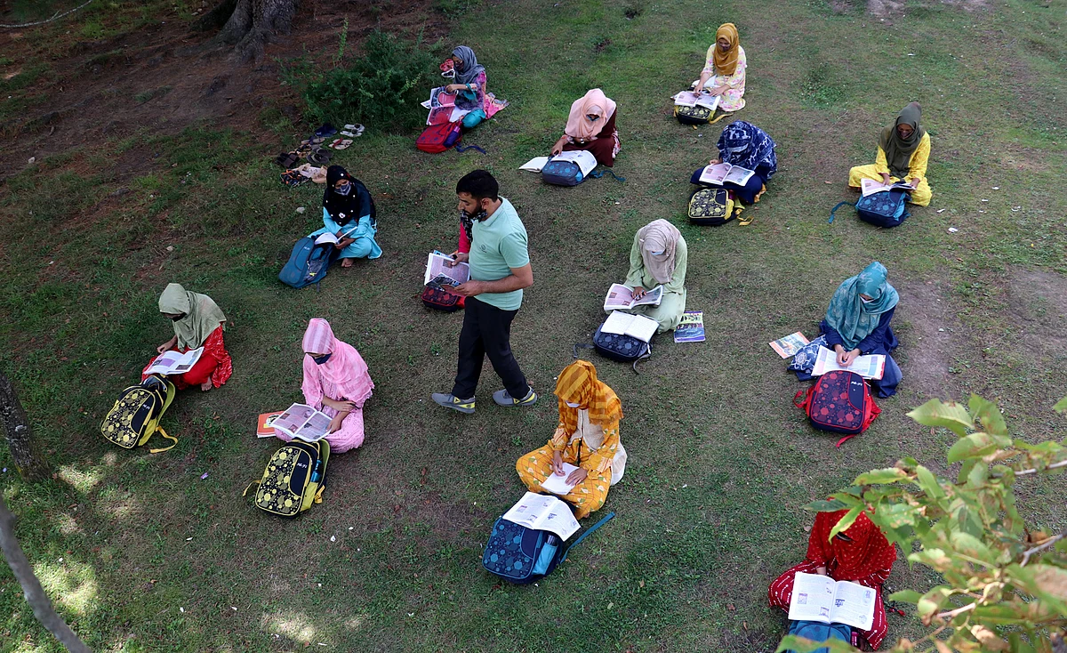 Community classes suspended in Kulgam amid spike in COVID-19 cases