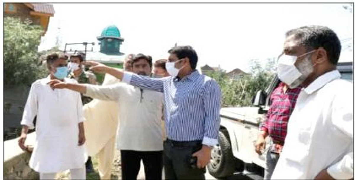 DDC Srinagar inspects restoration works of Vicharnag