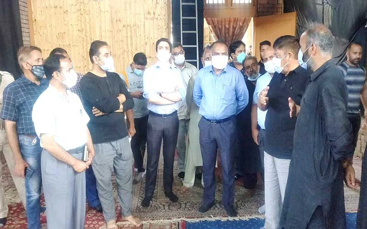 Div Com takes stock of Muharram arrangements in Srinagar