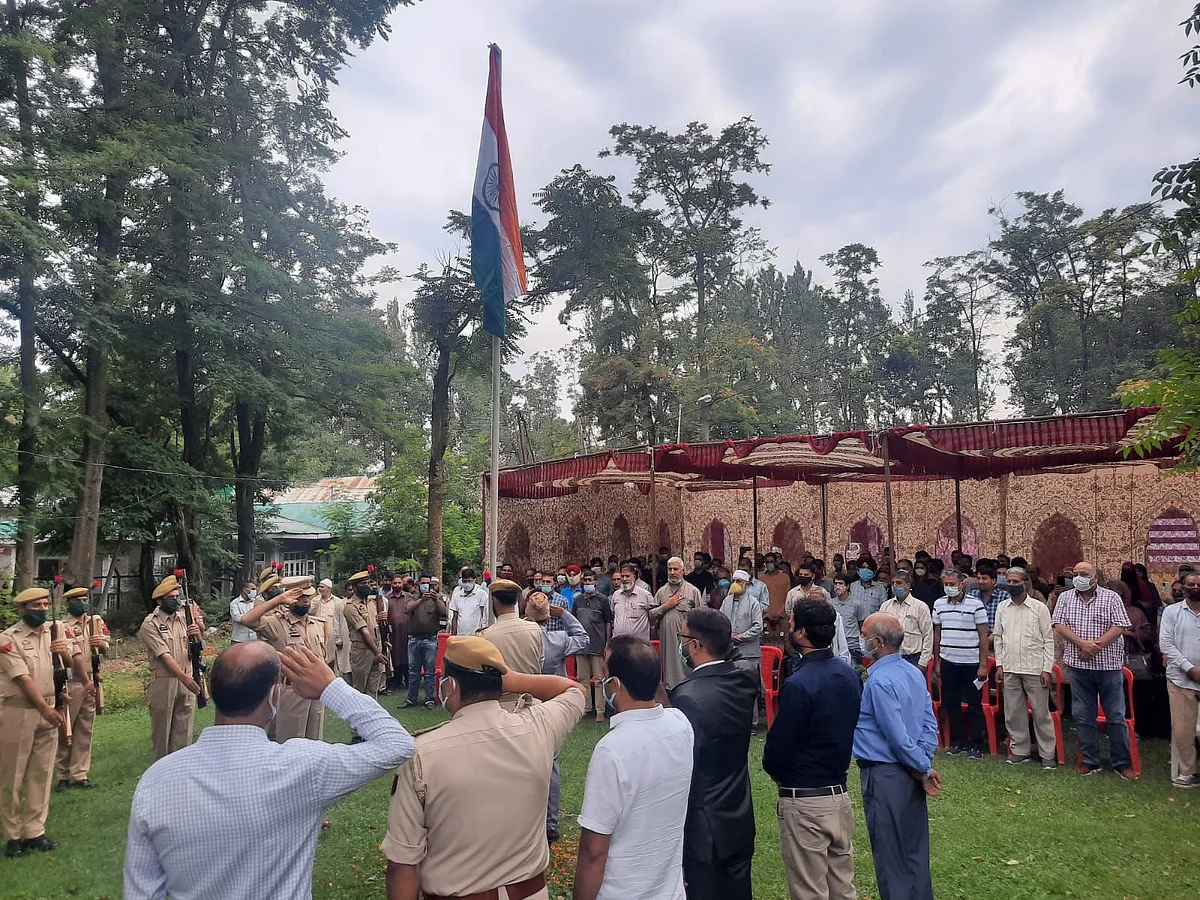 National flag hoisted at 245 places in south Kashmir’s Anantnag