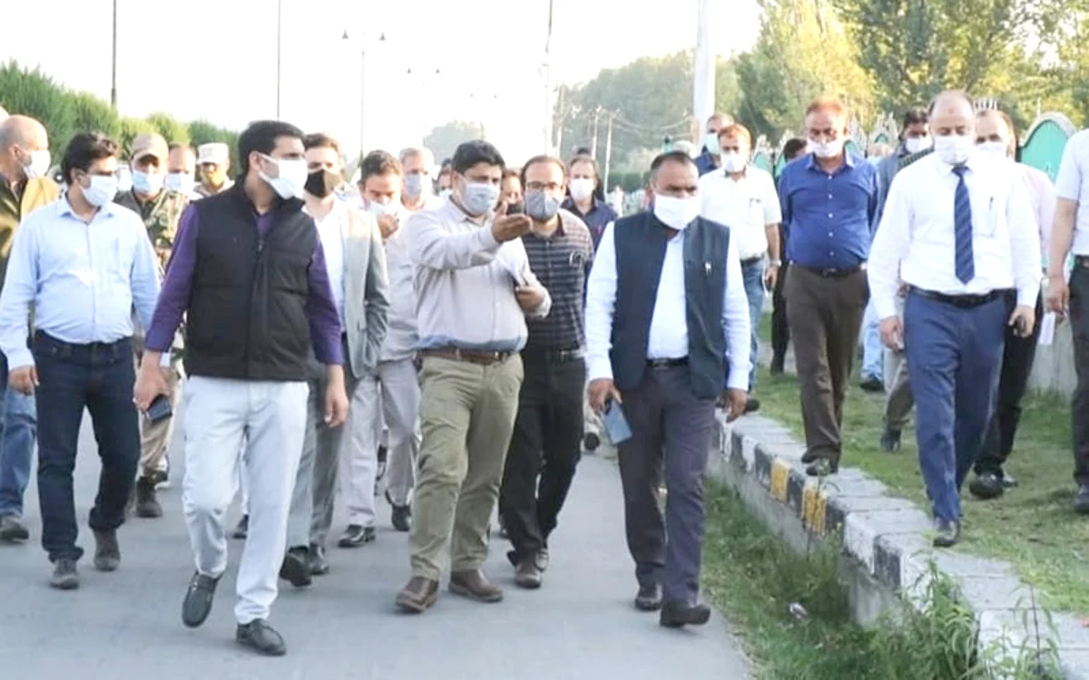Div Com conducts extensive tour of Foreshore Road