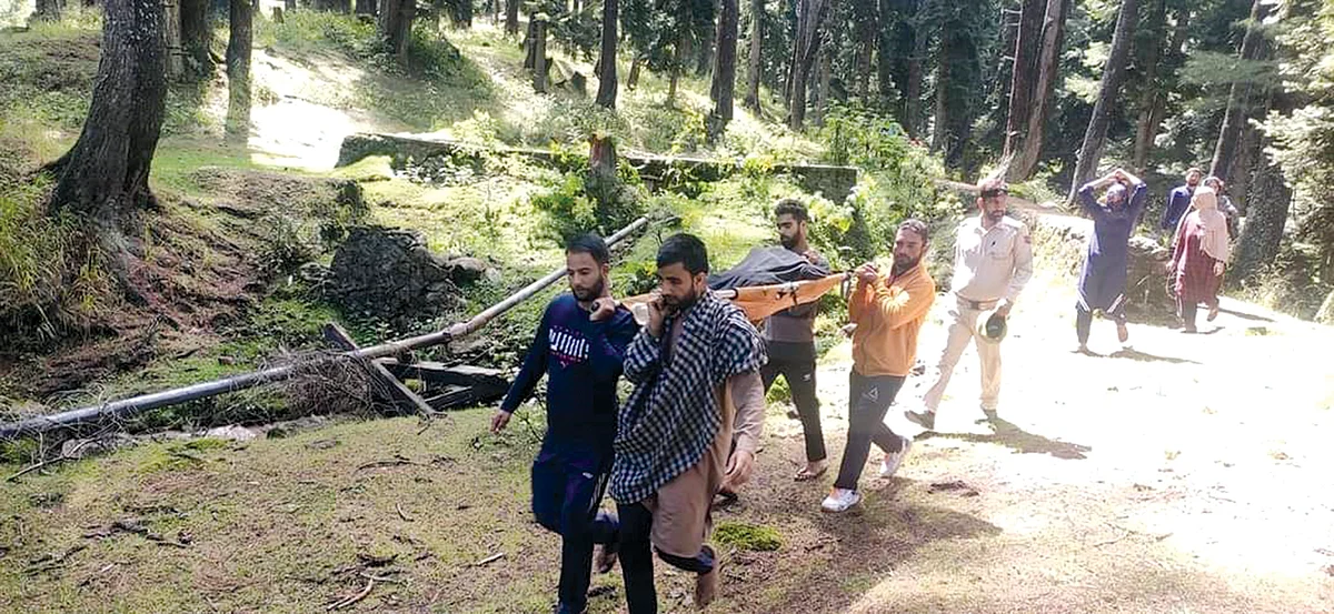 4 of a nomad family killed in cloudburst