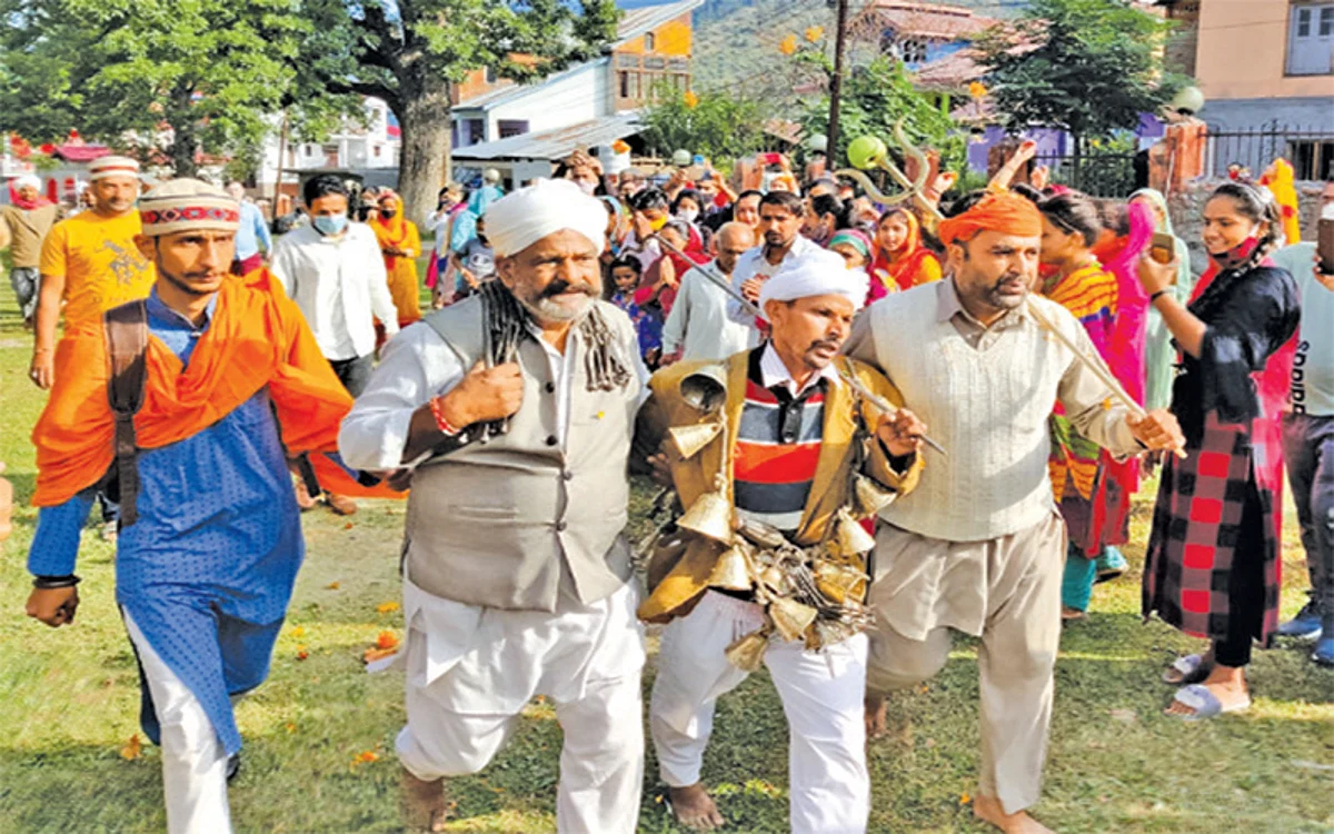 Kailash Yatra | With limited devotees, Charri Mubarak proceeds to KailashKund