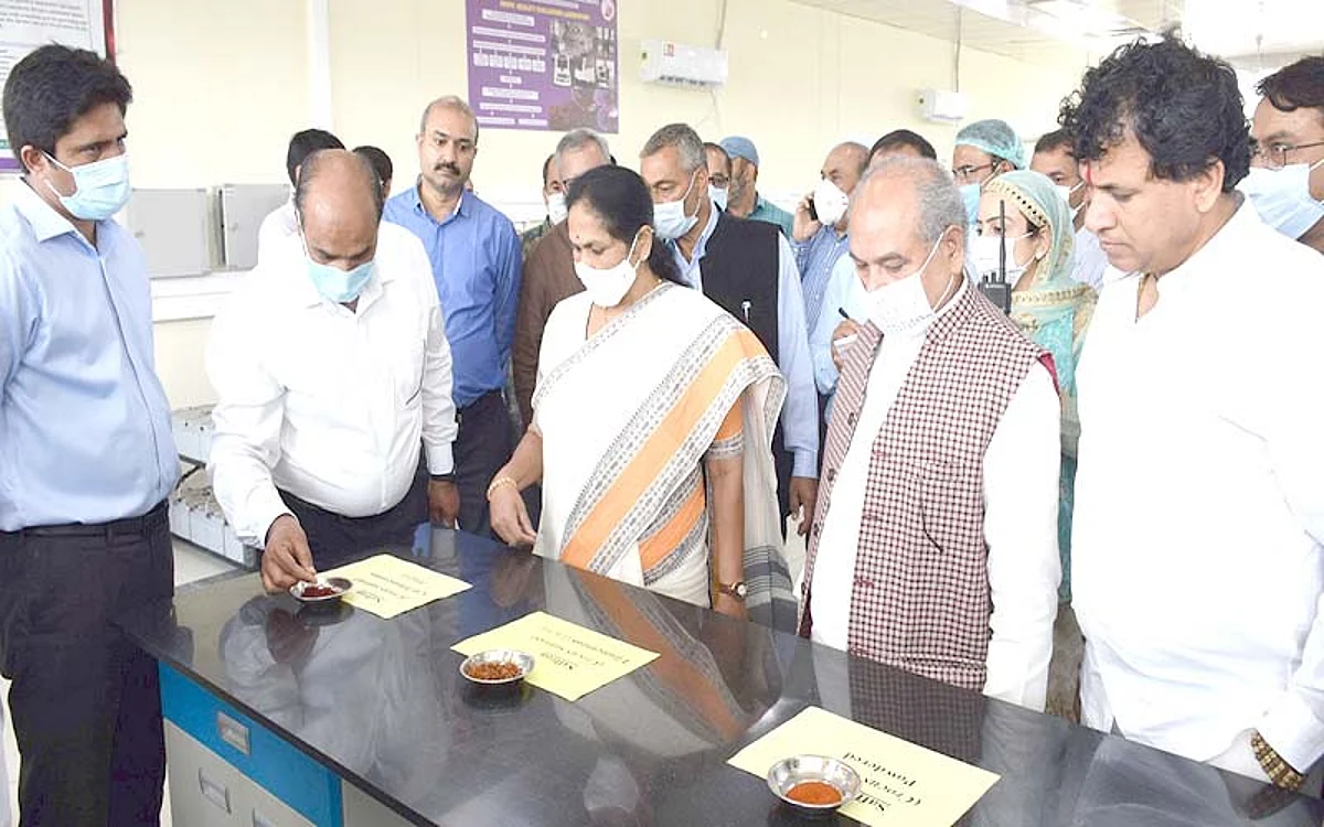 Govt committed to support small, marginal farmers: Tomar