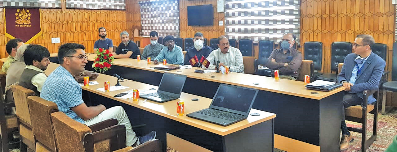 The MoU was signed by Director, NIT Srinagar Prof. (Dr.) Rakesh Sehgal and GIAN, Gujarat, represented by Dr. Anamika Dey, CEO, GIAN and Padam Shree Prof. Anil Gupta.