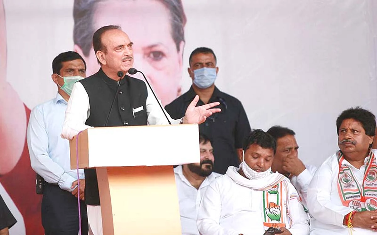 Azad picks holes in ‘Darbar Move’ curtailment